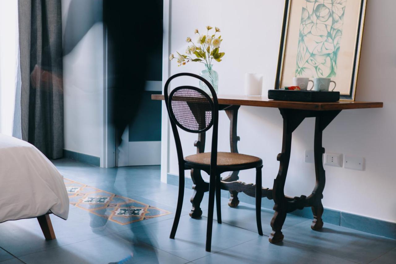 Janare - Rooms & Terrace เนเปิลส์ ภายนอก รูปภาพ