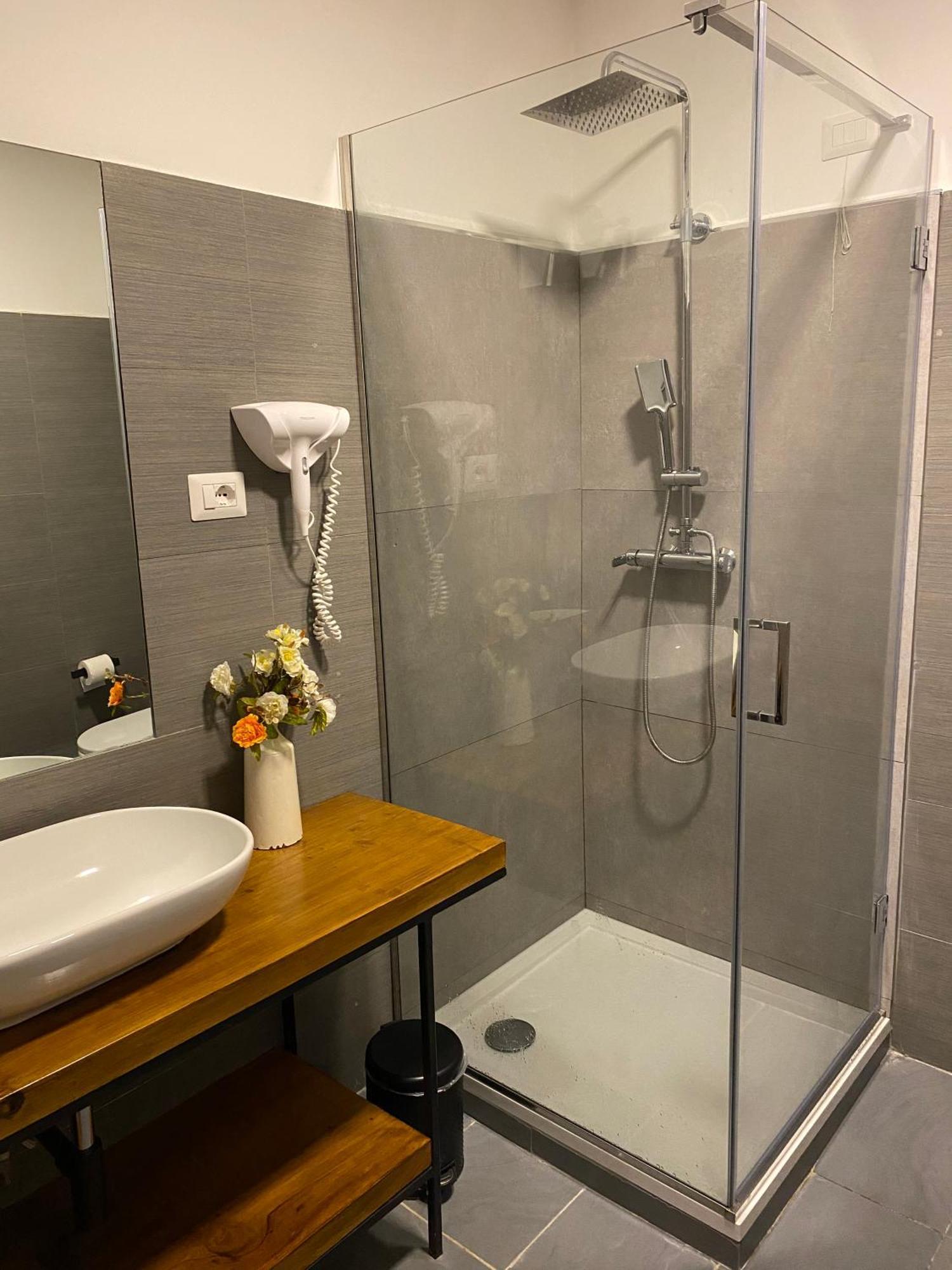 Janare - Rooms & Terrace เนเปิลส์ ภายนอก รูปภาพ