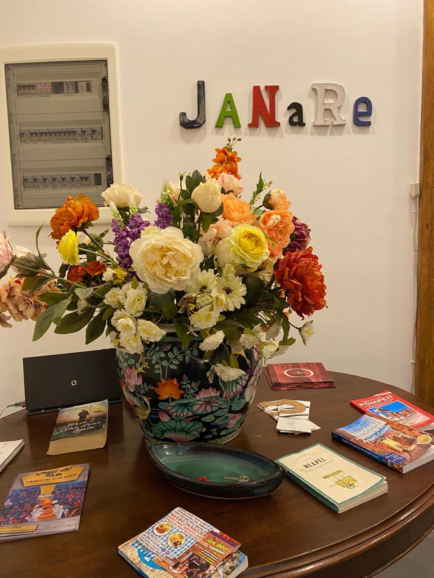 Janare - Rooms & Terrace เนเปิลส์ ภายนอก รูปภาพ