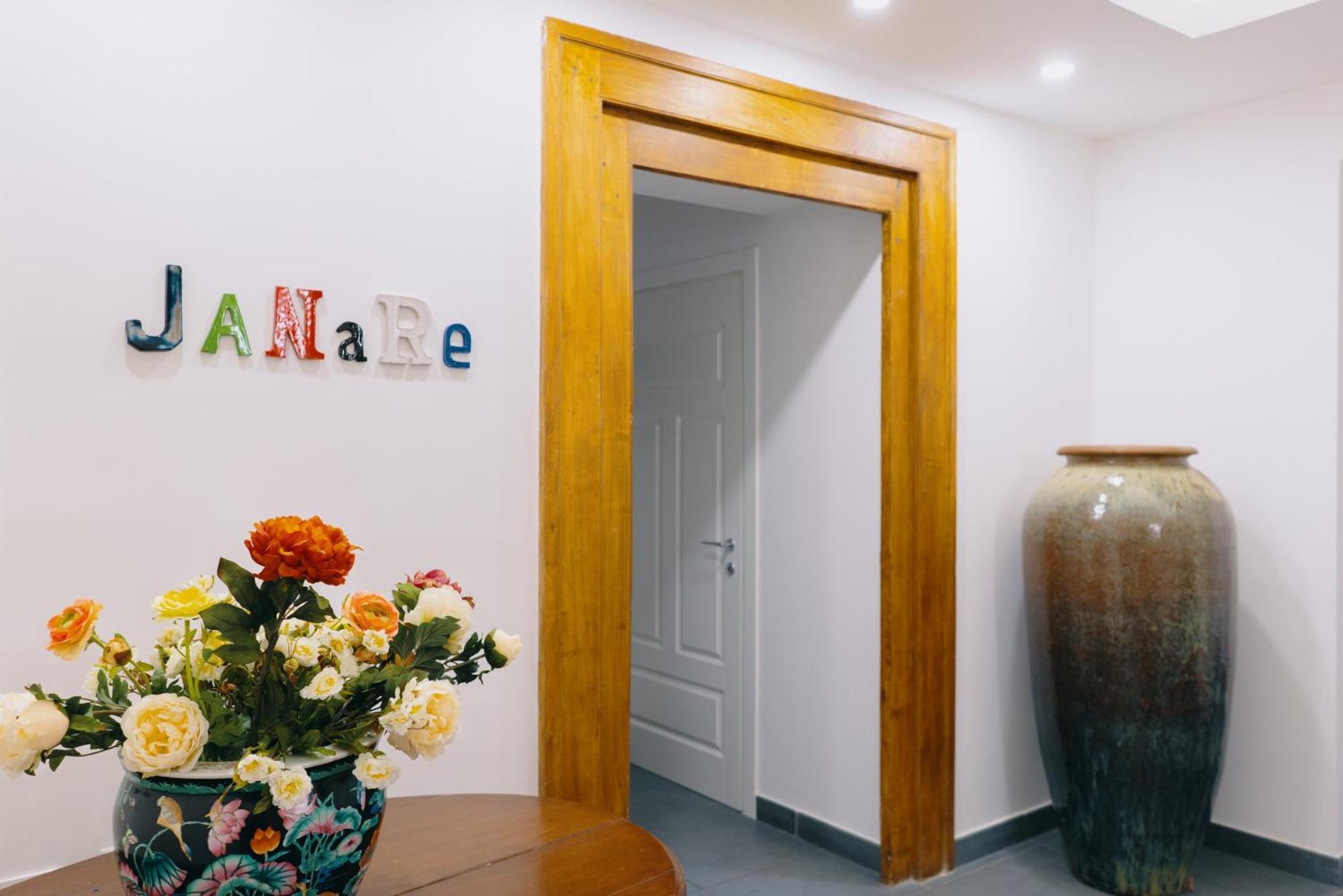 Janare - Rooms & Terrace เนเปิลส์ ภายนอก รูปภาพ