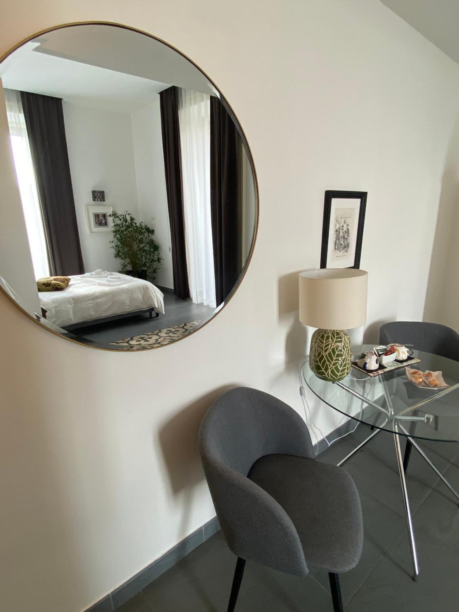 Janare - Rooms & Terrace เนเปิลส์ ภายนอก รูปภาพ